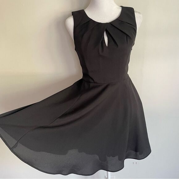 Express Black Keyhole Mini Fit And Flare Little Black Dress Women’s Size 0 - Picture 2 of 9